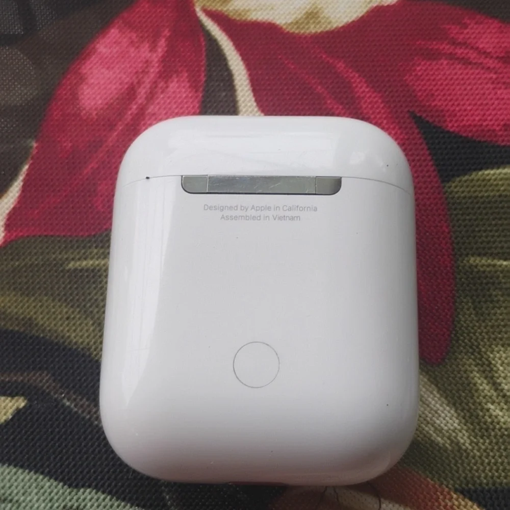 Apple earbuds, second generation, preloved